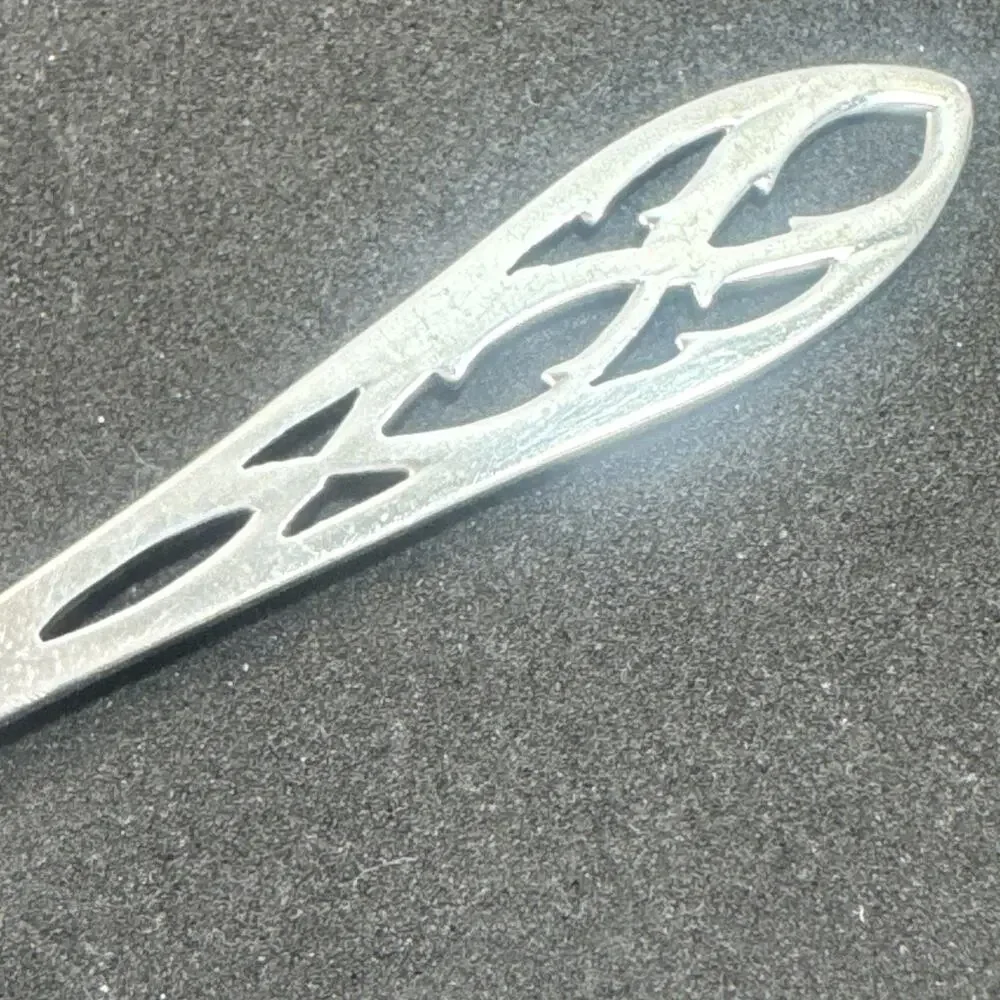 Webster pierced handle